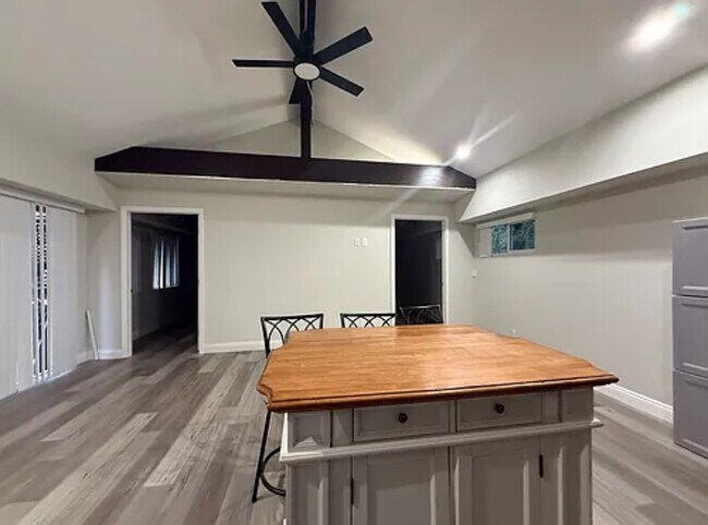 Foto del edificio - 681 Kenwood St