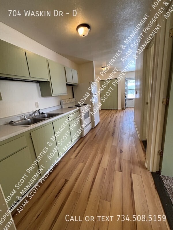 Foto del edificio - 704 Waskin Dr