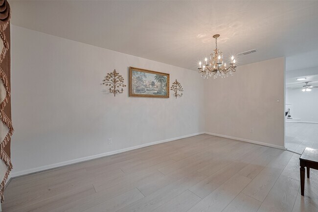 Foto del edificio - 8715 Guinevere St