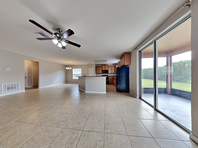 Building Photo - 6925 Glenbrook Dr