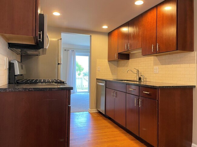 Foto del edificio - 2575 Olde Hill Ct N