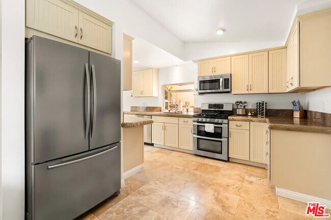 Foto del edificio - 20300 W Oxnard St