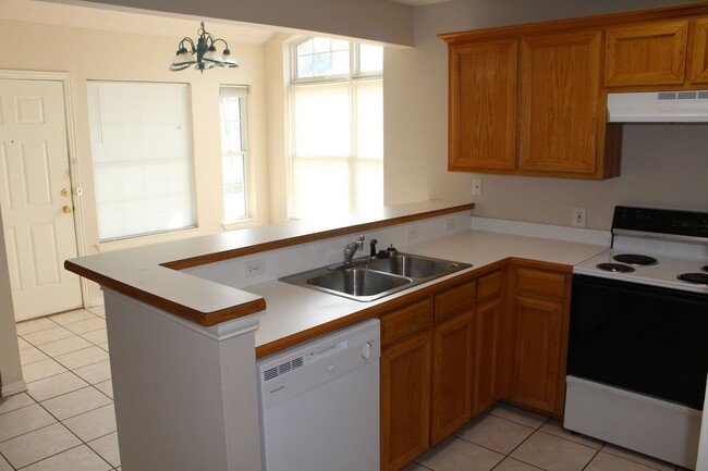 Foto del edificio - Great 3 Bdrm 2 Bath 1/2 Duplex in Denton Tx