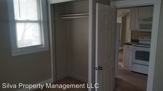 Building Photo - 2 br, 1 bath Apartment - 406 W 12 Mile