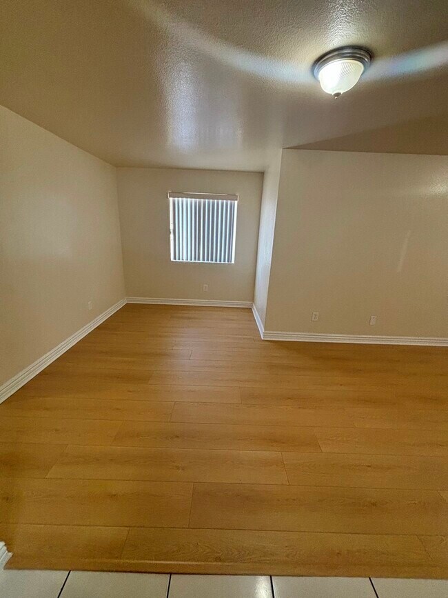 Foto del edificio - 828 W 71st St