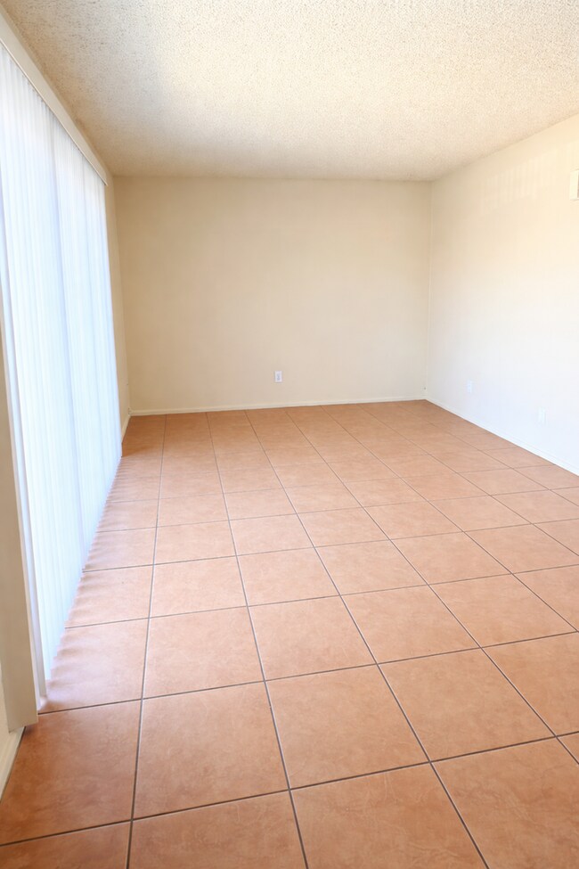 Building Photo - Triplex - Ave A