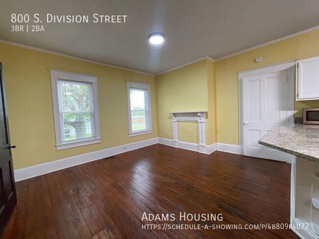 Foto del edificio - 800 S Division St