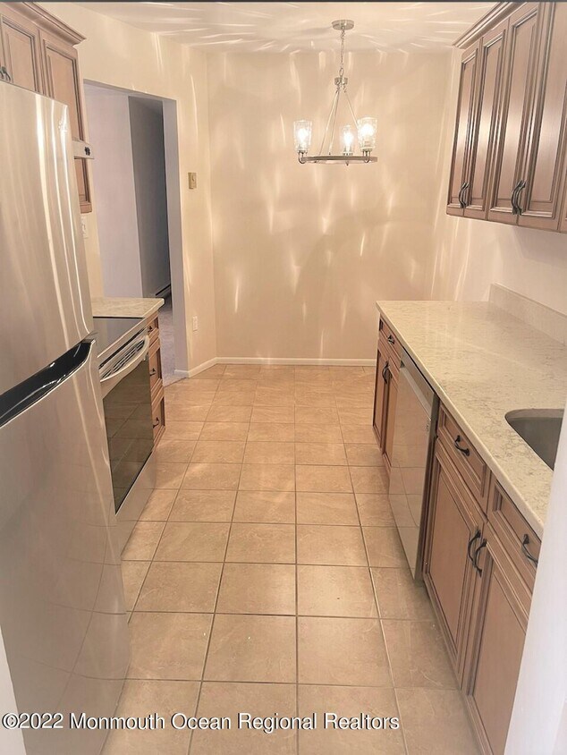 32 Meadow Green Cir, Manalapan Township, NJ 07726 House for Rent in