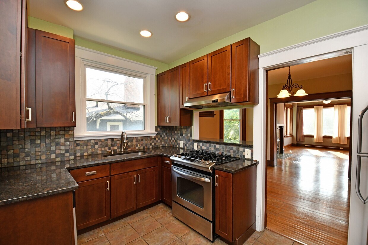 Kitchen - 2822 Madison Rd