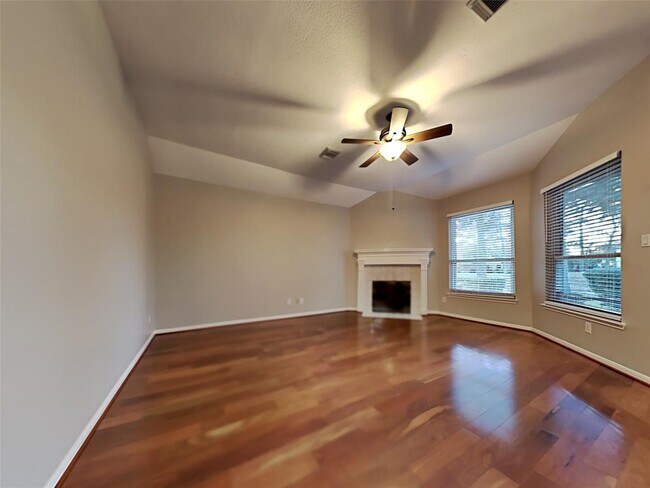 Foto del edificio - 18407 Bluewater Cove Dr