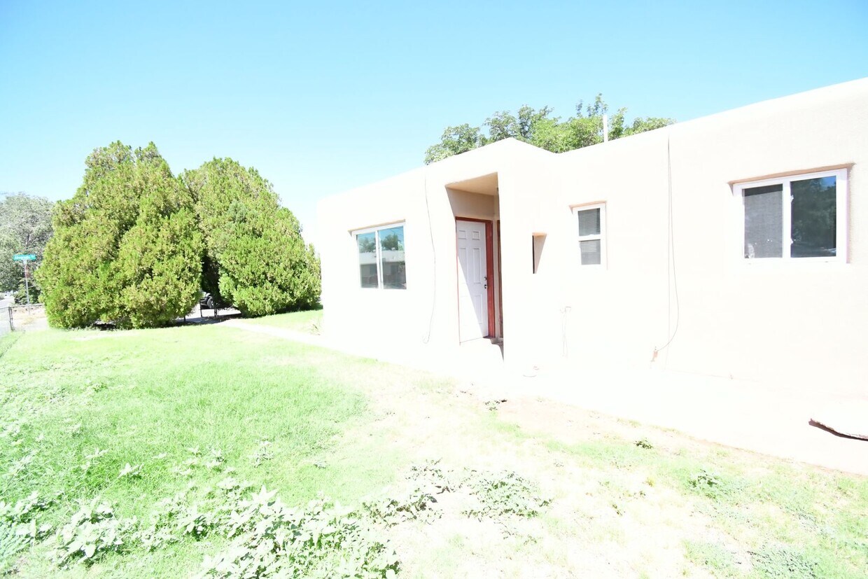 Foto principal - Charming 2bd/1ba Available for Move In