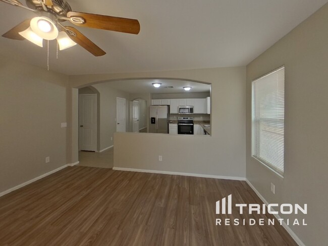 Foto del edificio - 40399 W Thornberry Ln