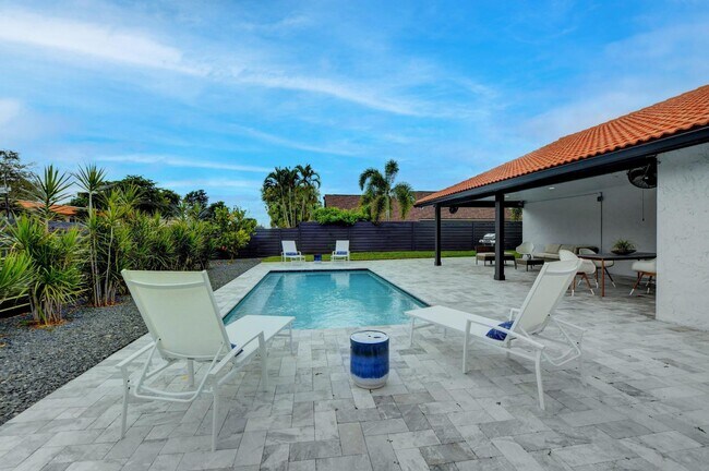 Building Photo - Northwest 12th Way, Boca Raton, FL 33486 - 4 BR 2 BA single-family home