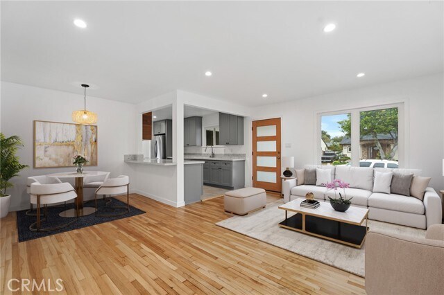 Foto principal - 14900 Doty Ave