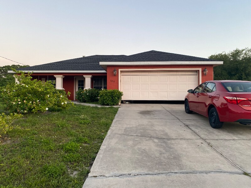 Foto principal - 3207-3259 59th St W