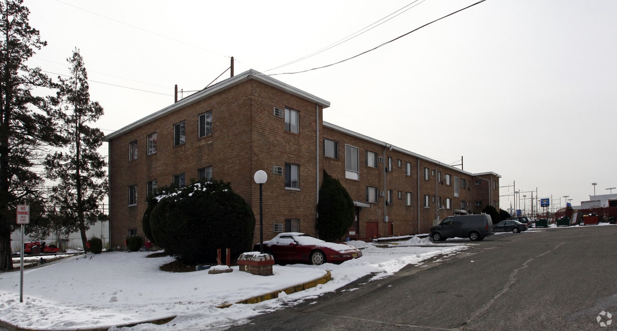 West Park Apartments - Pre-Renovation Image - West Park Apartments
