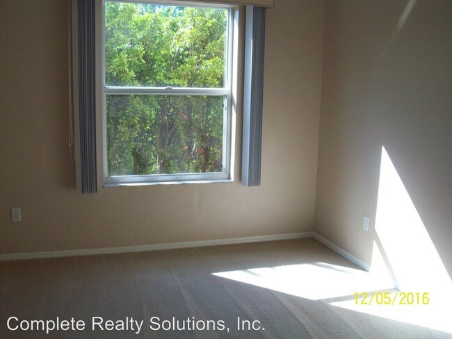 Building Photo - 14931 Park Lake Dr