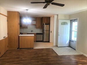 Foto del edificio - 1351 Cove Dr