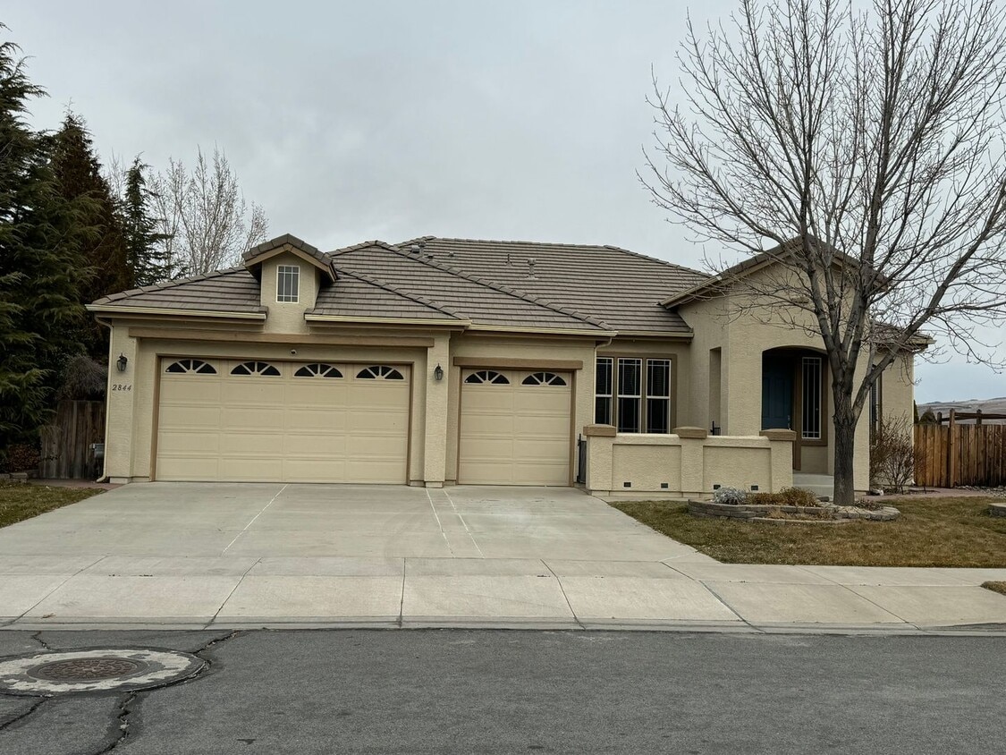 Primary Photo - Wingfield Springs, Large 4 bedroom 4 bath ...