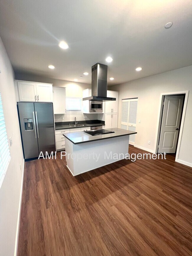 Foto del edificio - Brand New Two Bedroom Townhomes!!