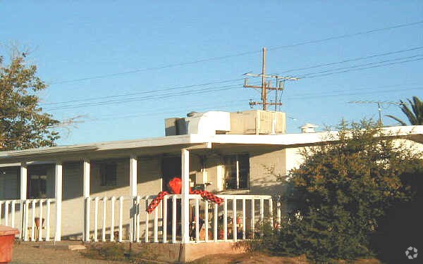 Primary Photo - 526 E Glenn St