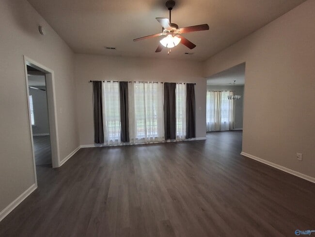 Foto del edificio - 131 Artesian Ln NW