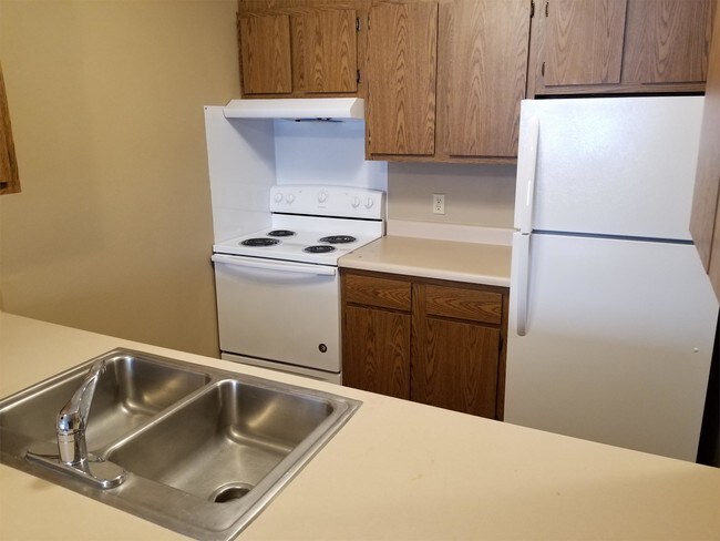 Building Photo - 513 Village Dr