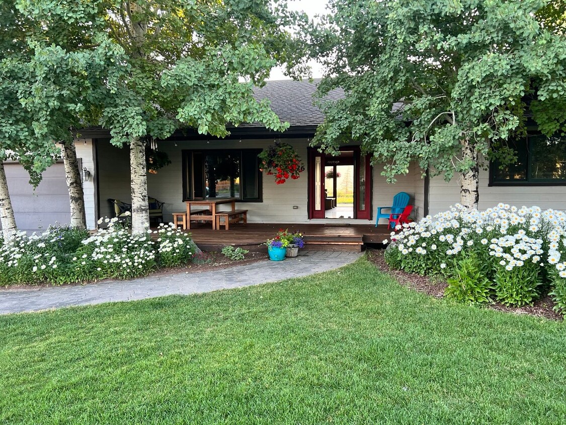 Foto principal - Dog Friendly- 4 Bedroom 3 Bath House with ...