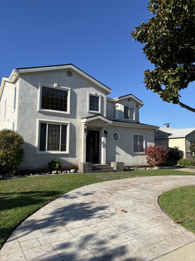 Building Photo - 7939 Denrock Ave