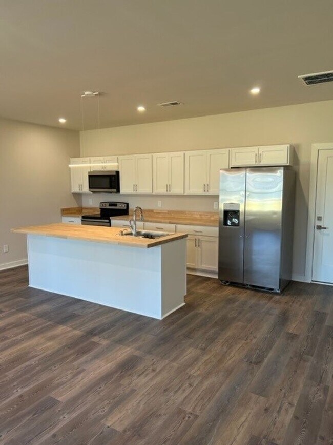 Foto del edificio - Gorgeous New Construction Build within Min...