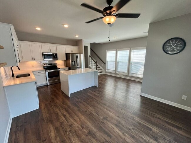 Building Photo - 6046 Ivory Ln