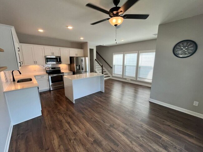 Foto del edificio - 6046 Ivory Ln