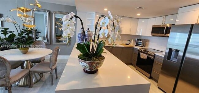 Building Photo - 5701 Collins Ave