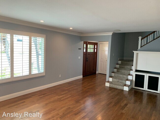Building Photo - 3 br, 2.5 bath House - 2353 Chicago St.