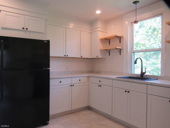 Foto del edificio - 2 br, 2 bath  - 36 Burke Ave # 1
