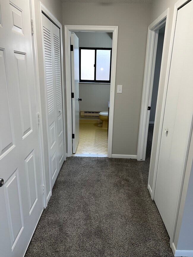 Building Photo - 5236 Pointe Dr