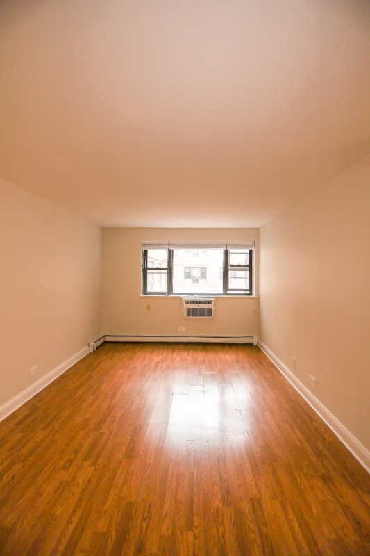 Building Photo - 606 W Cornelia Ave