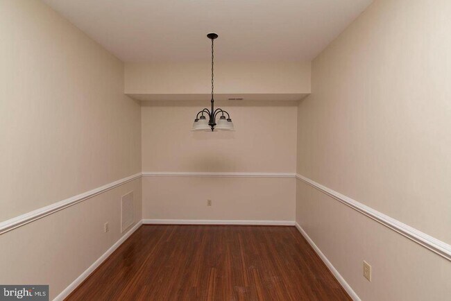 Building Photo - 44178 Shady Glen Terrace