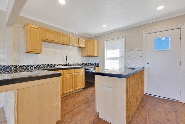 Foto del edificio - 3704 Travis Ave