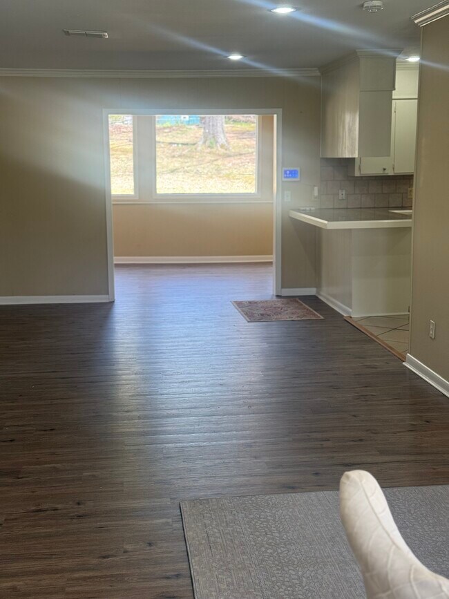 Foto del edificio - 205 Whispering Pine Dr