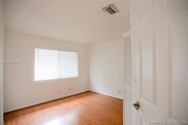 Foto del edificio - 15885 SW 11th St