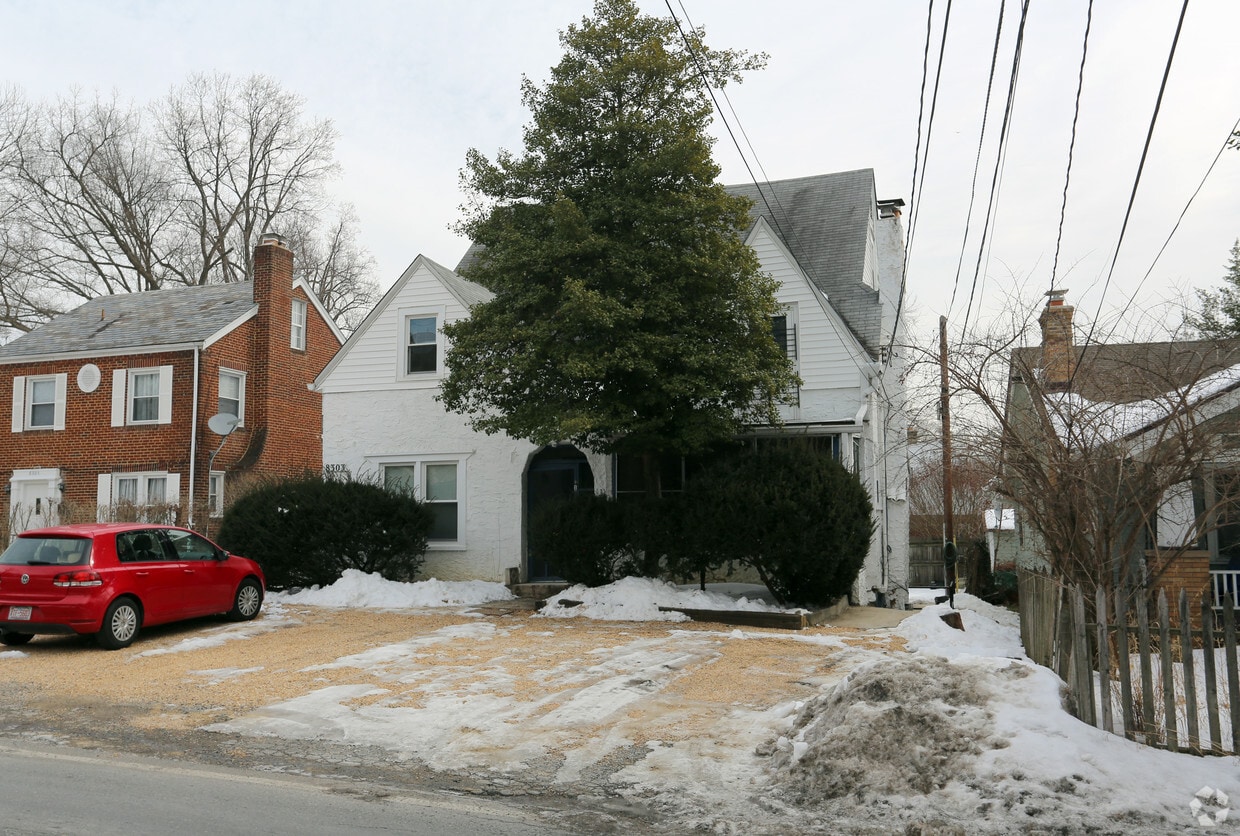 Primary Photo - 8303 Flower Ave