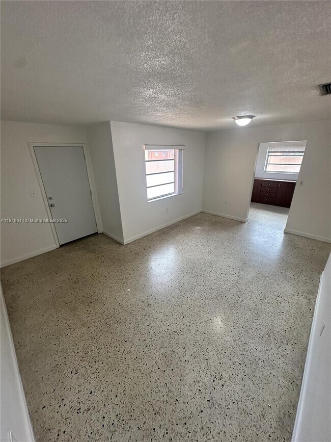 Foto del edificio - 720 W 16th St