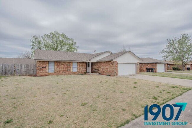 Foto del edificio - Charming Brick Home with Modern Updates and Large Backyard in Moore!