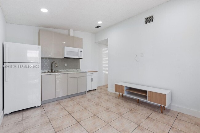 Building Photo - 11259 NW 88th Ave