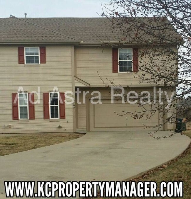 Building Photo - 5205 Woodland Dr