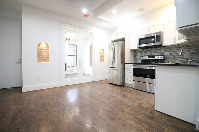 Building Photo - 1043 Jefferson Ave