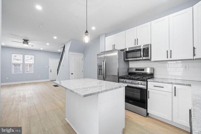 Building Photo - 56 N Yewdall St
