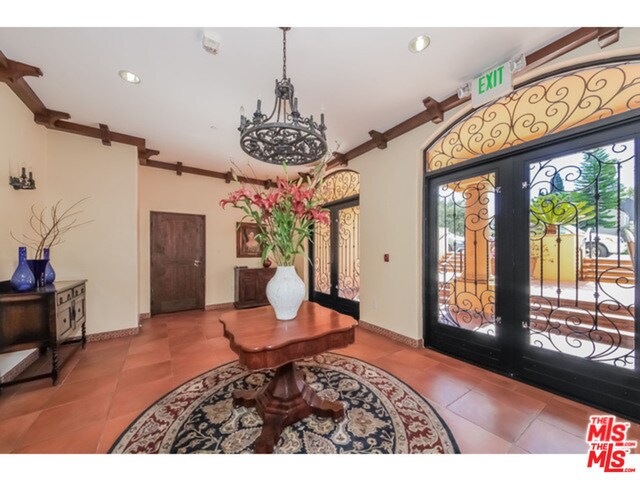 Building Photo - 5037 Rosewood Ave