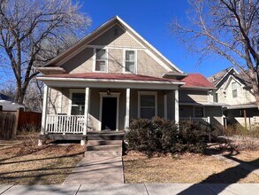 Building Photo - 318-320 W Myrtle